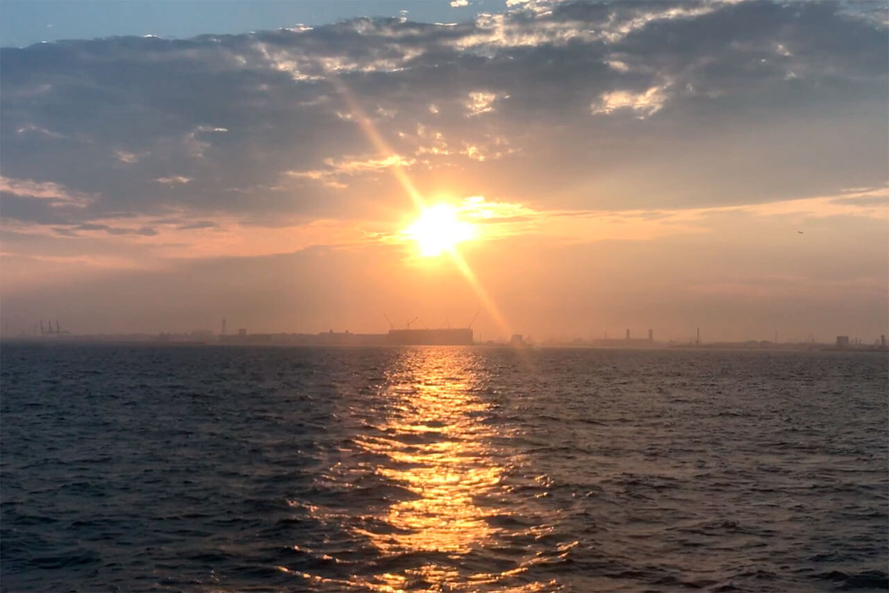 船からの夕日